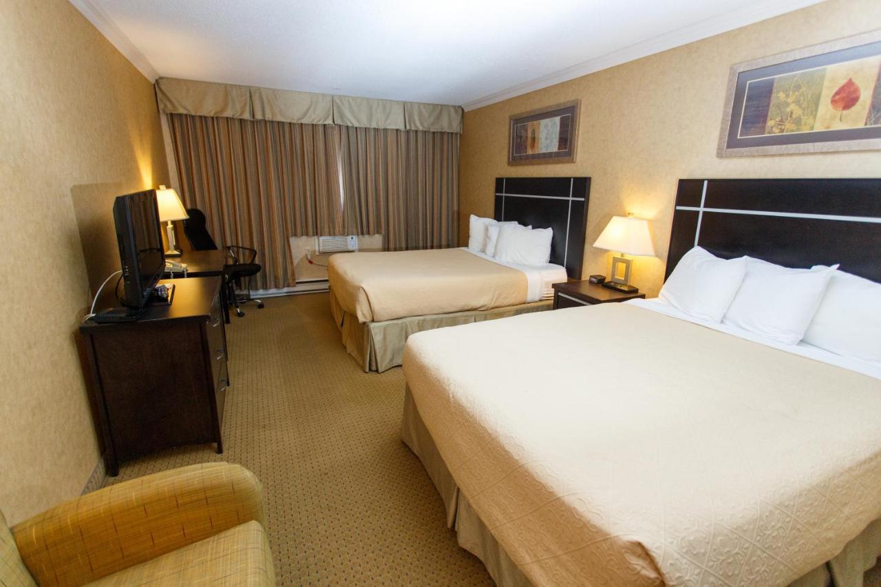 The George Dawson Inn & Conference Centre ドーソン・クリーク エクステリア 写真