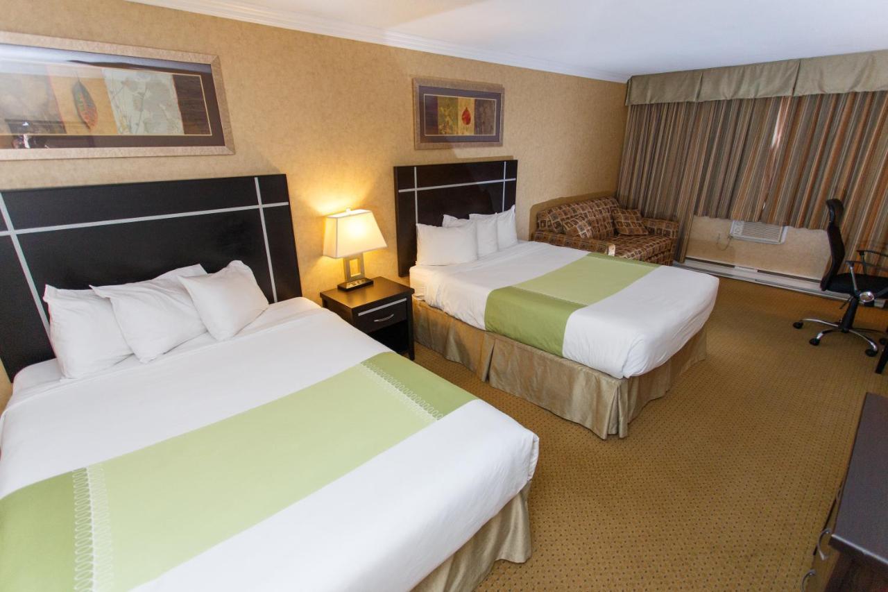 The George Dawson Inn & Conference Centre ドーソン・クリーク エクステリア 写真