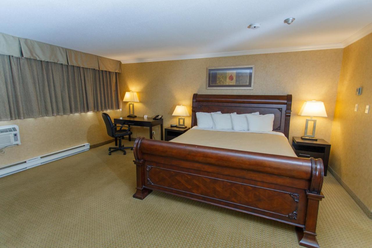 The George Dawson Inn & Conference Centre ドーソン・クリーク エクステリア 写真