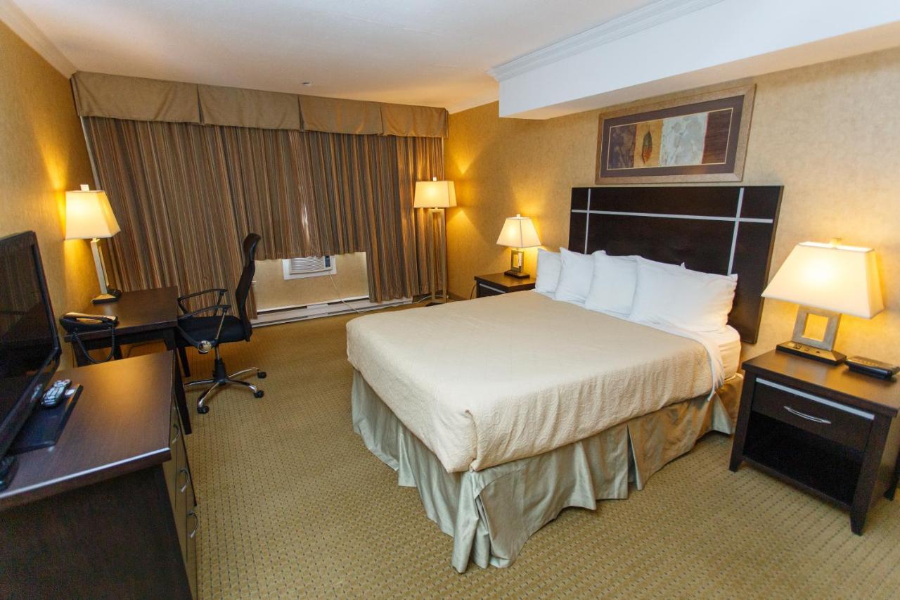 The George Dawson Inn & Conference Centre ドーソン・クリーク エクステリア 写真
