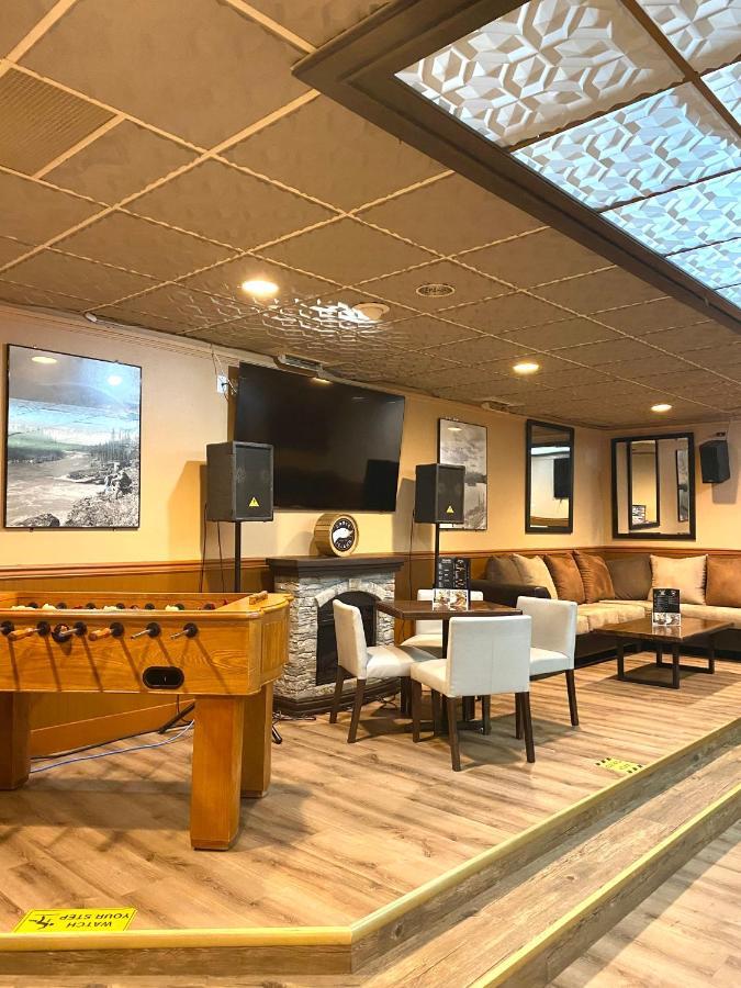 The George Dawson Inn & Conference Centre ドーソン・クリーク エクステリア 写真