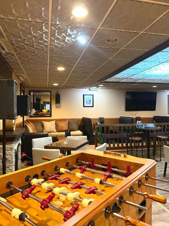 The George Dawson Inn & Conference Centre ドーソン・クリーク エクステリア 写真