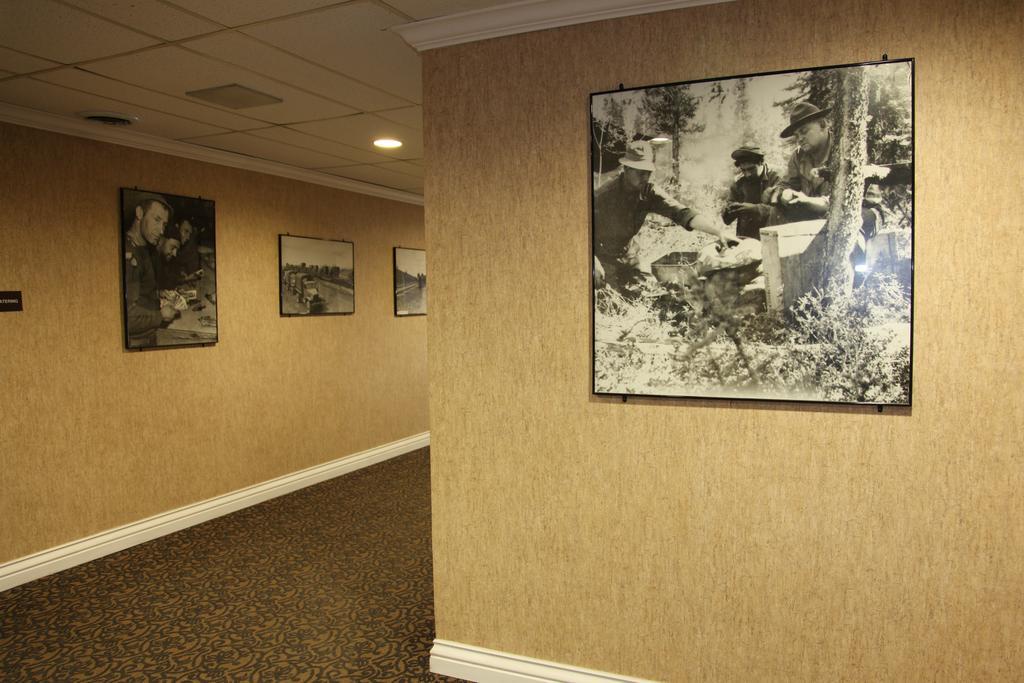 The George Dawson Inn & Conference Centre ドーソン・クリーク エクステリア 写真